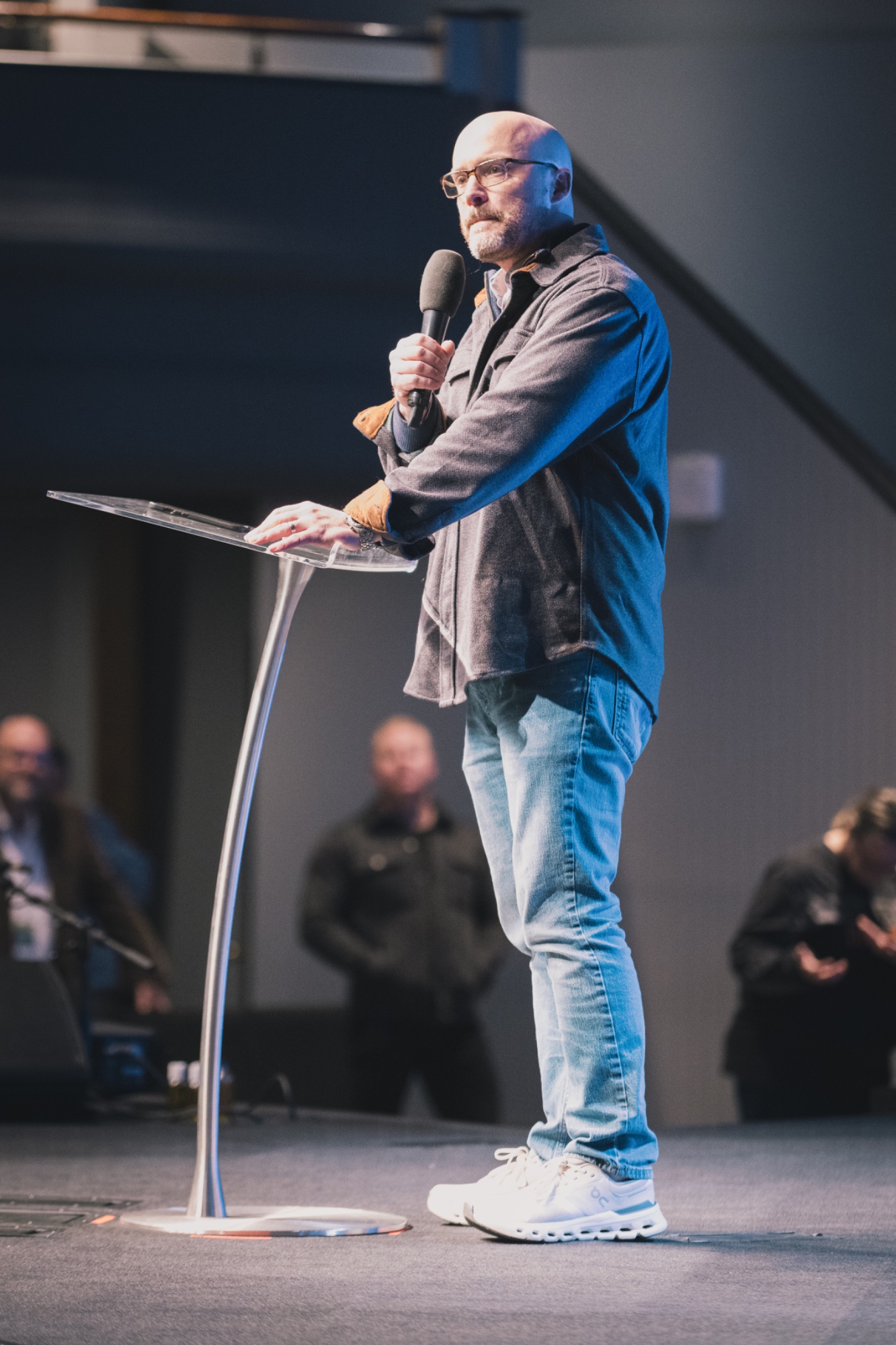 Zach de Vaux — crisis consulting